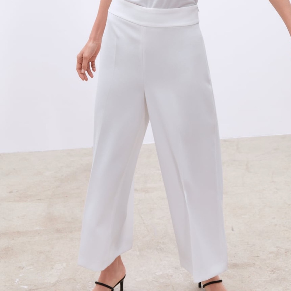 White high-waisted pants